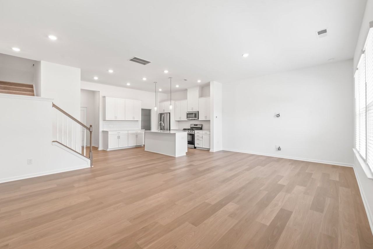 302 Silver Fleet Dr - Photo 4 of 42