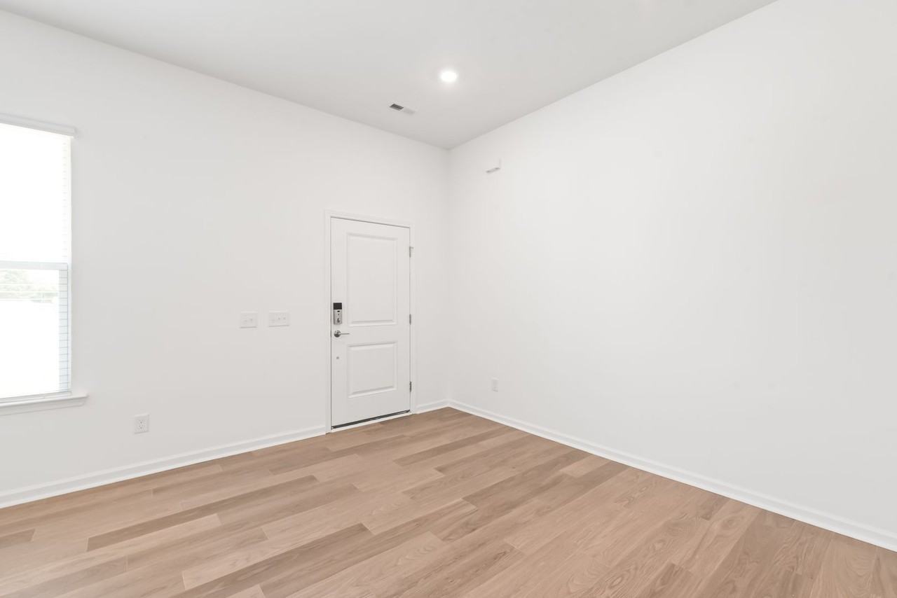 302 Silver Fleet Dr - Photo 5 of 42