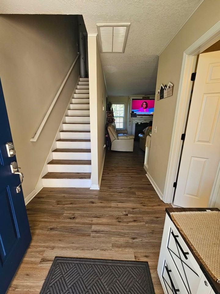 111 Casey Ct - Photo 2 of 30
