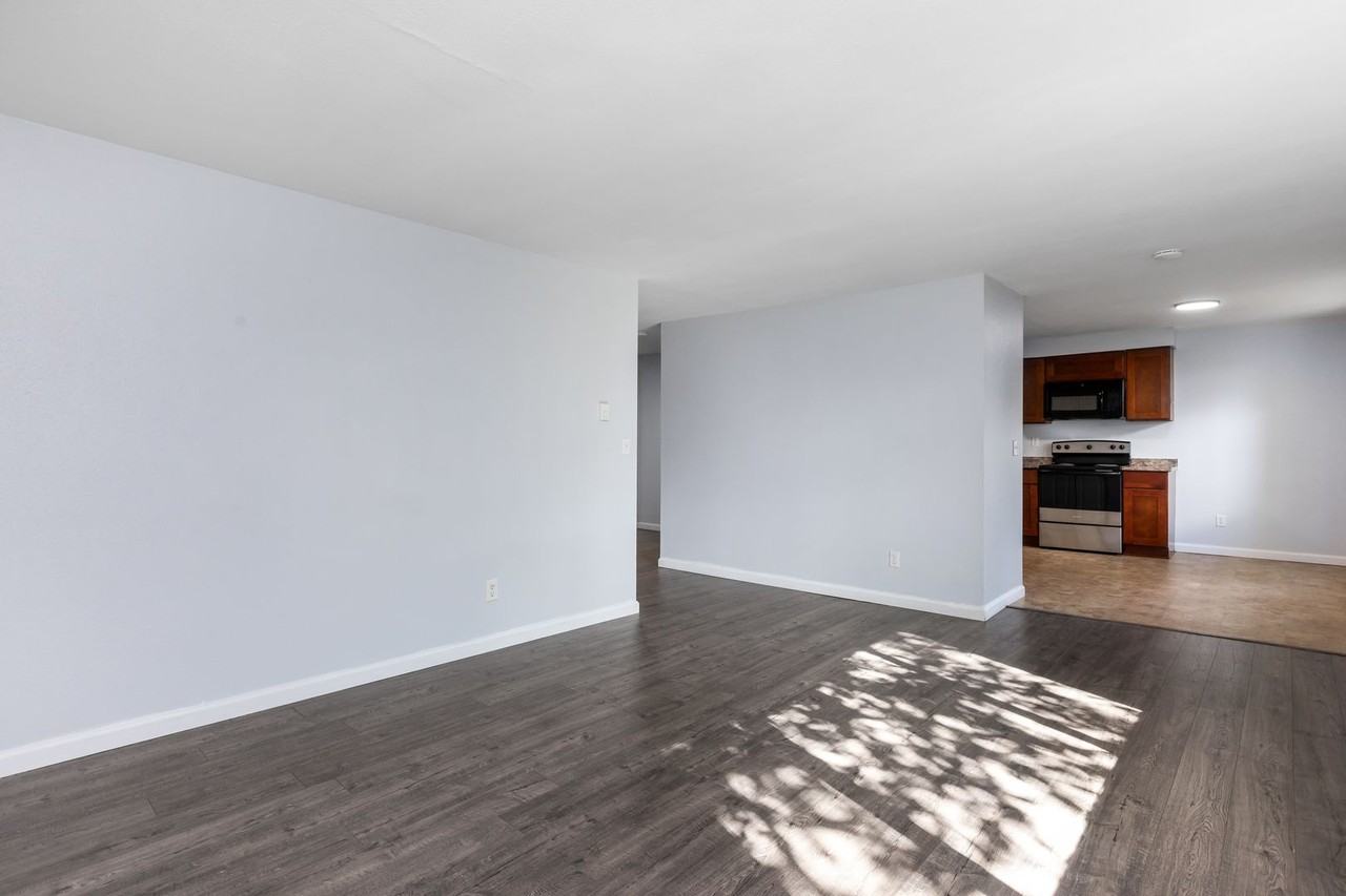 6118 Kenwood Dr - Photo 5 of 30