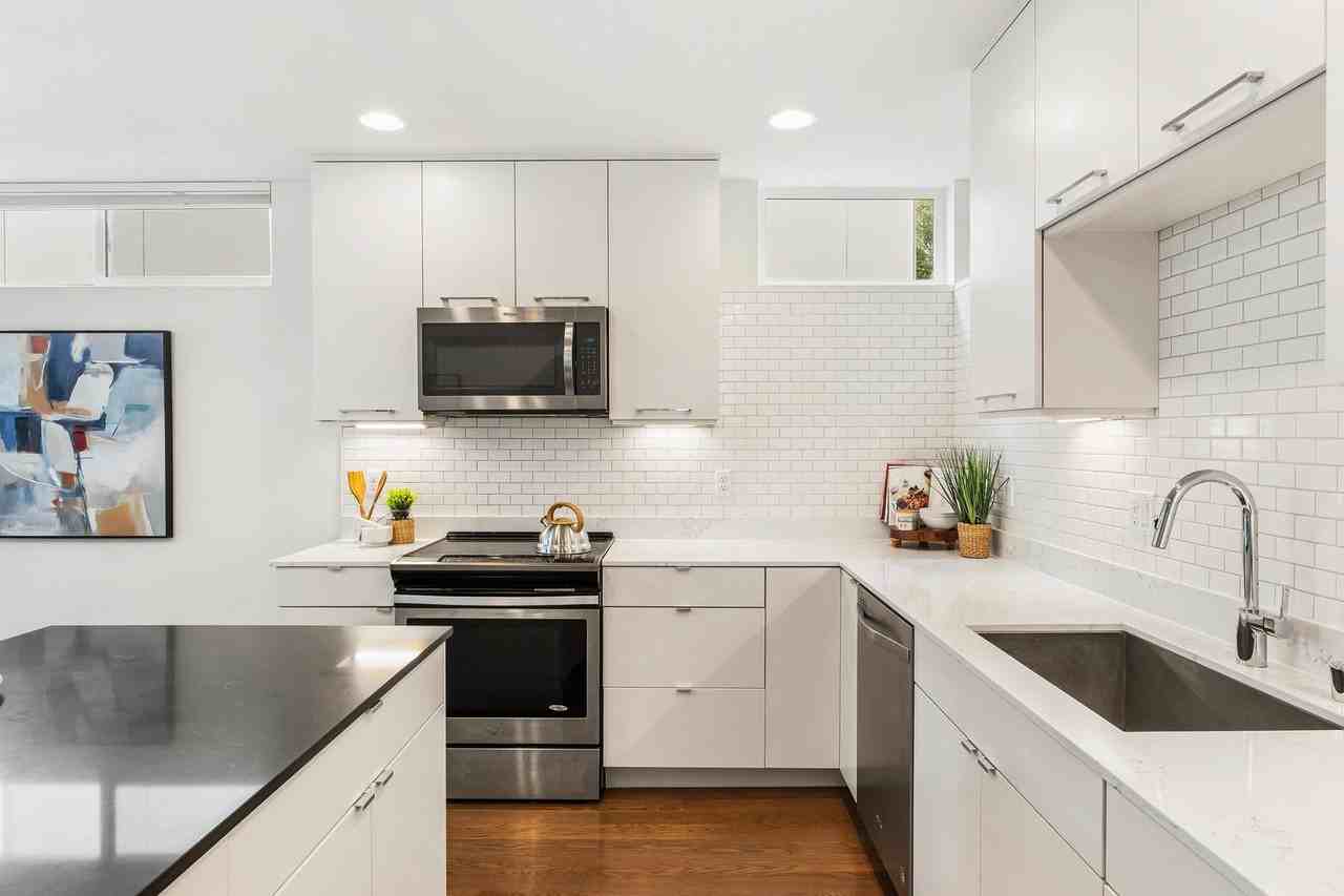 3812 22nd Ave Sw - Photo 7 of 33
