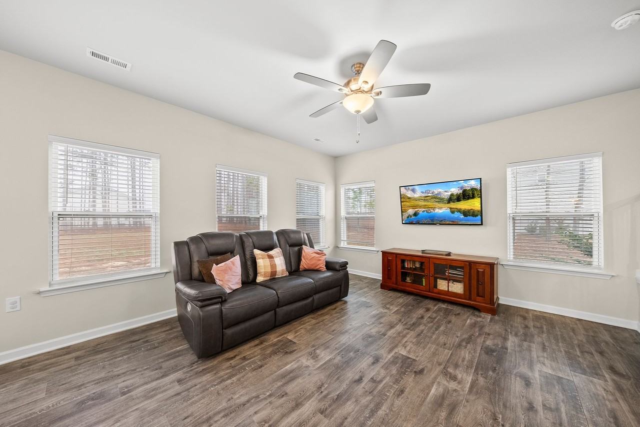 304 Beacon Hill Rd - Photo 3 of 24