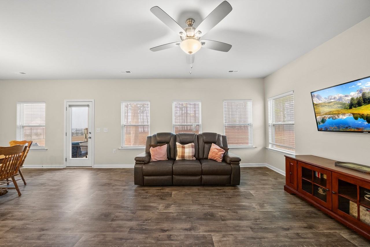 304 Beacon Hill Rd - Photo 4 of 24