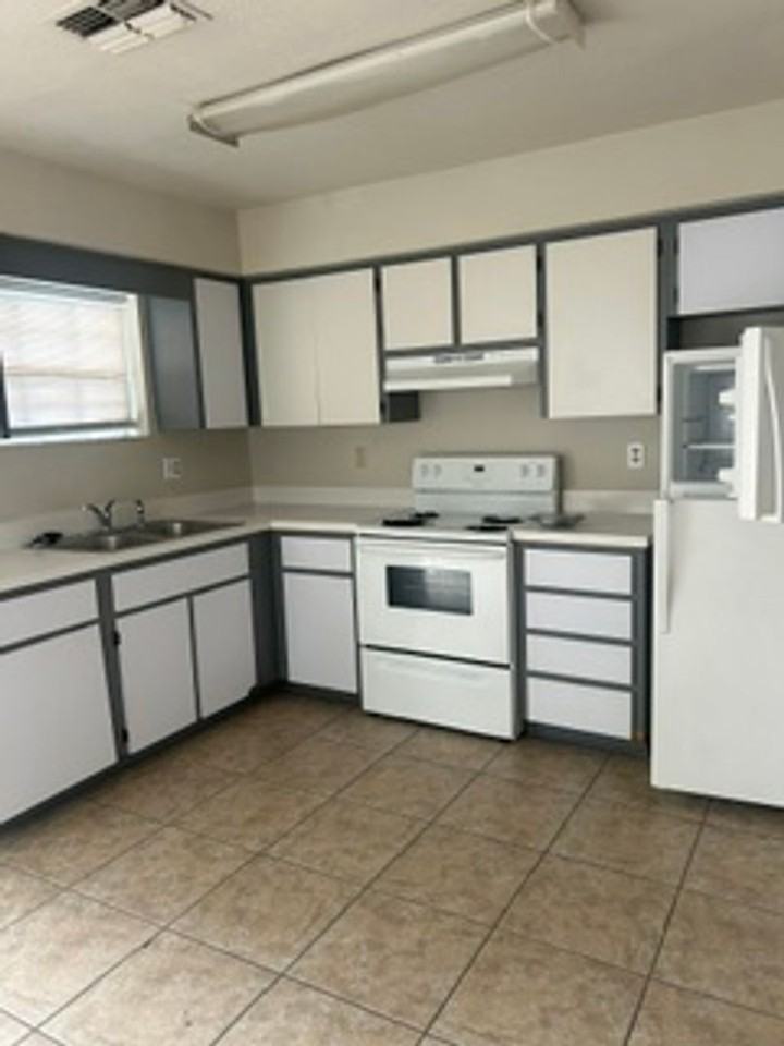 10545 Chalmer St - Photo 5 of 16