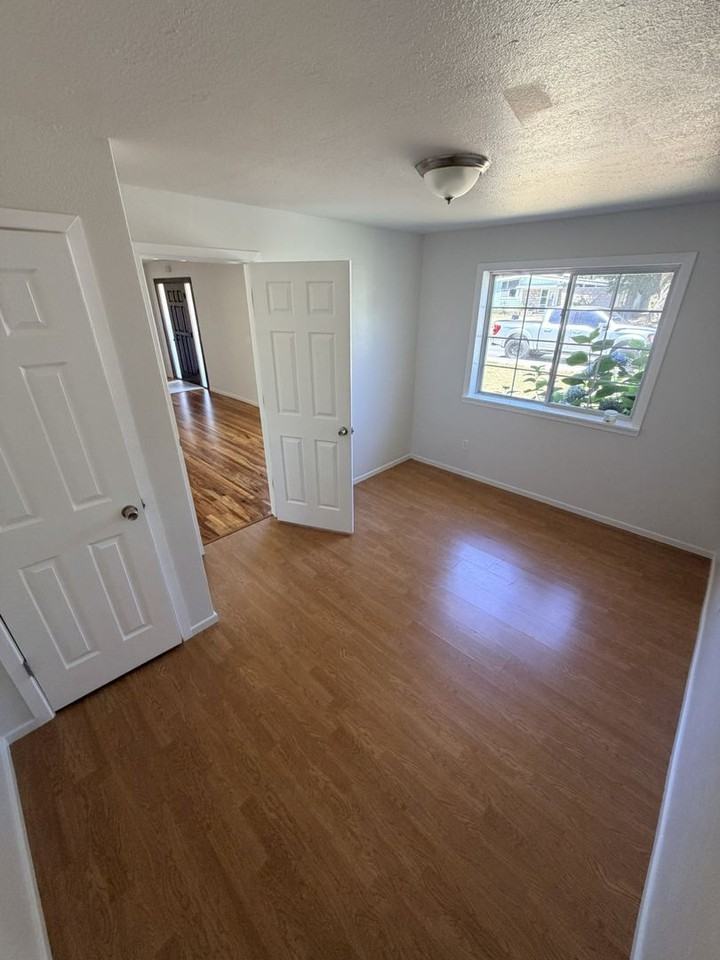 2518 Borst Ave - Photo 4 of 15