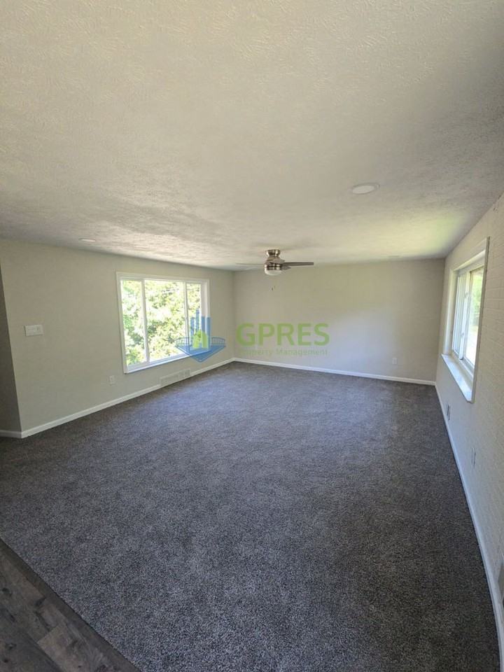 5601 Rodgers St - Photo 3 of 32