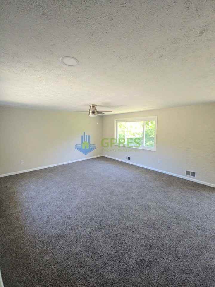 5601 Rodgers St - Photo 4 of 32