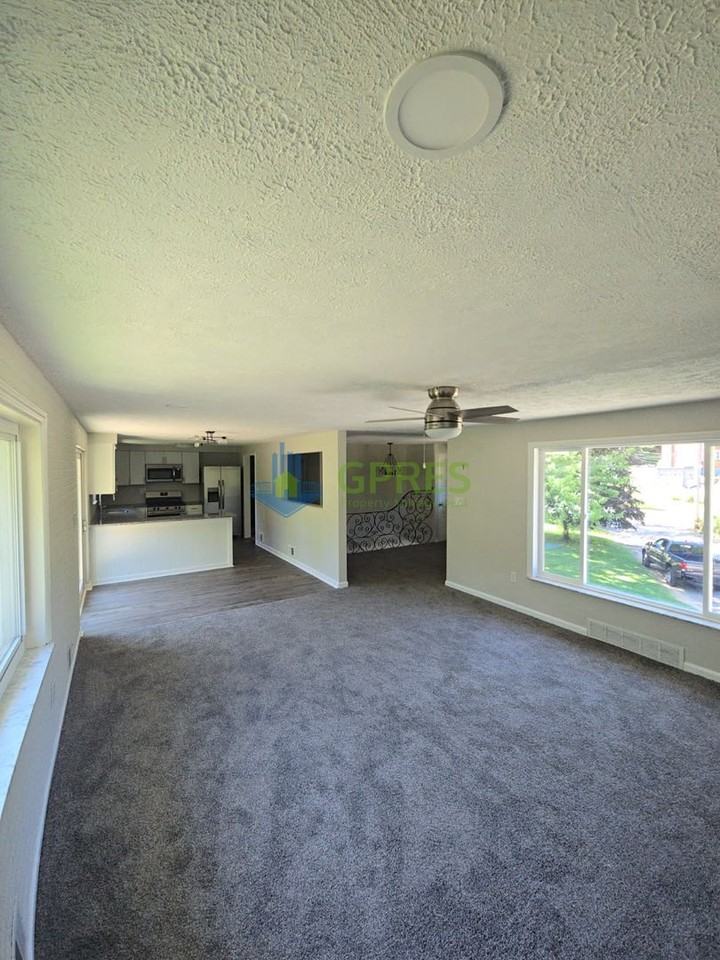 5601 Rodgers St - Photo 5 of 32