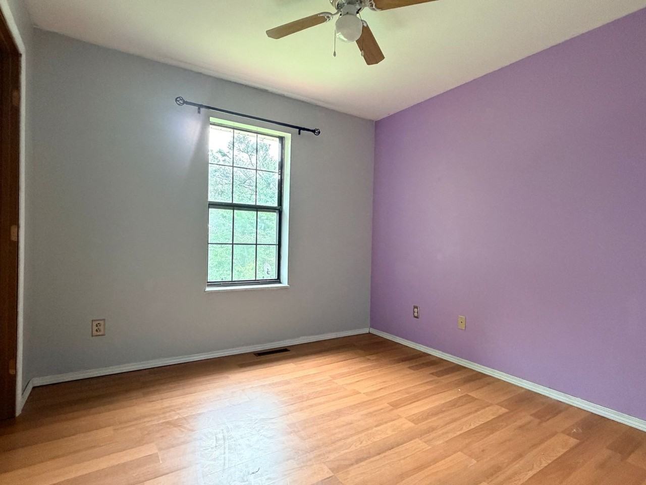2622 Camelot Ct - Photo 4 of 7