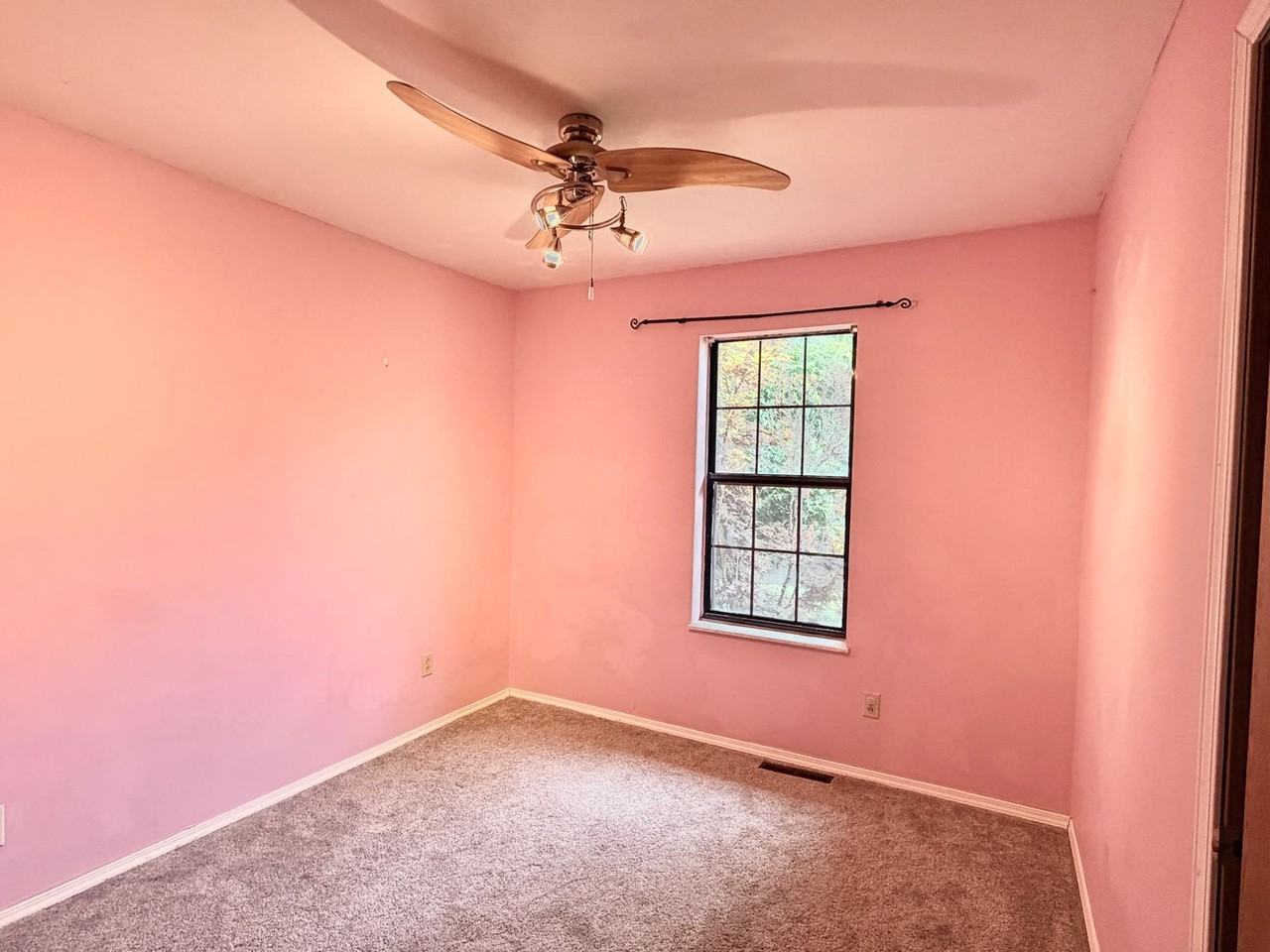 2622 Camelot Ct - Photo 6 of 7