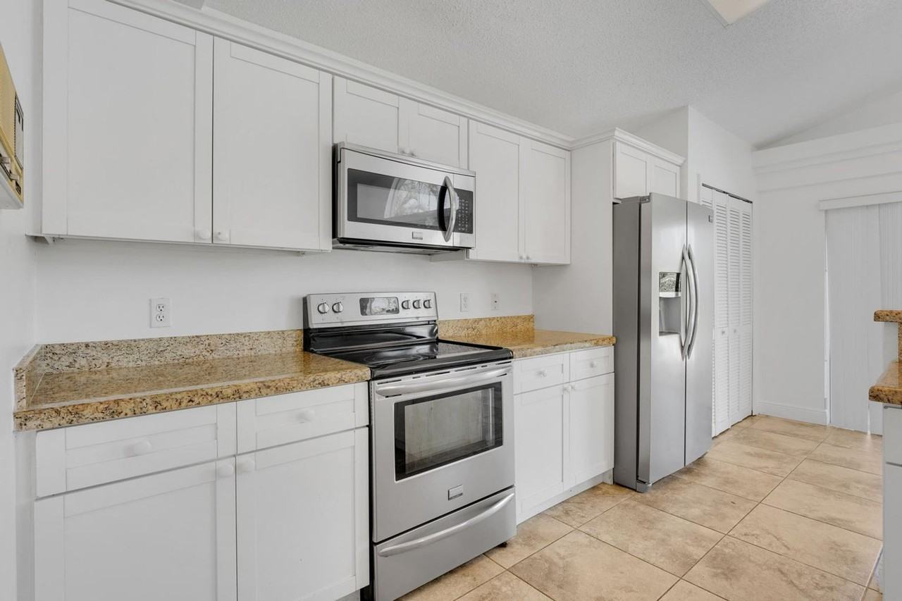 4355 Leicester Ct - Photo 2 of 17