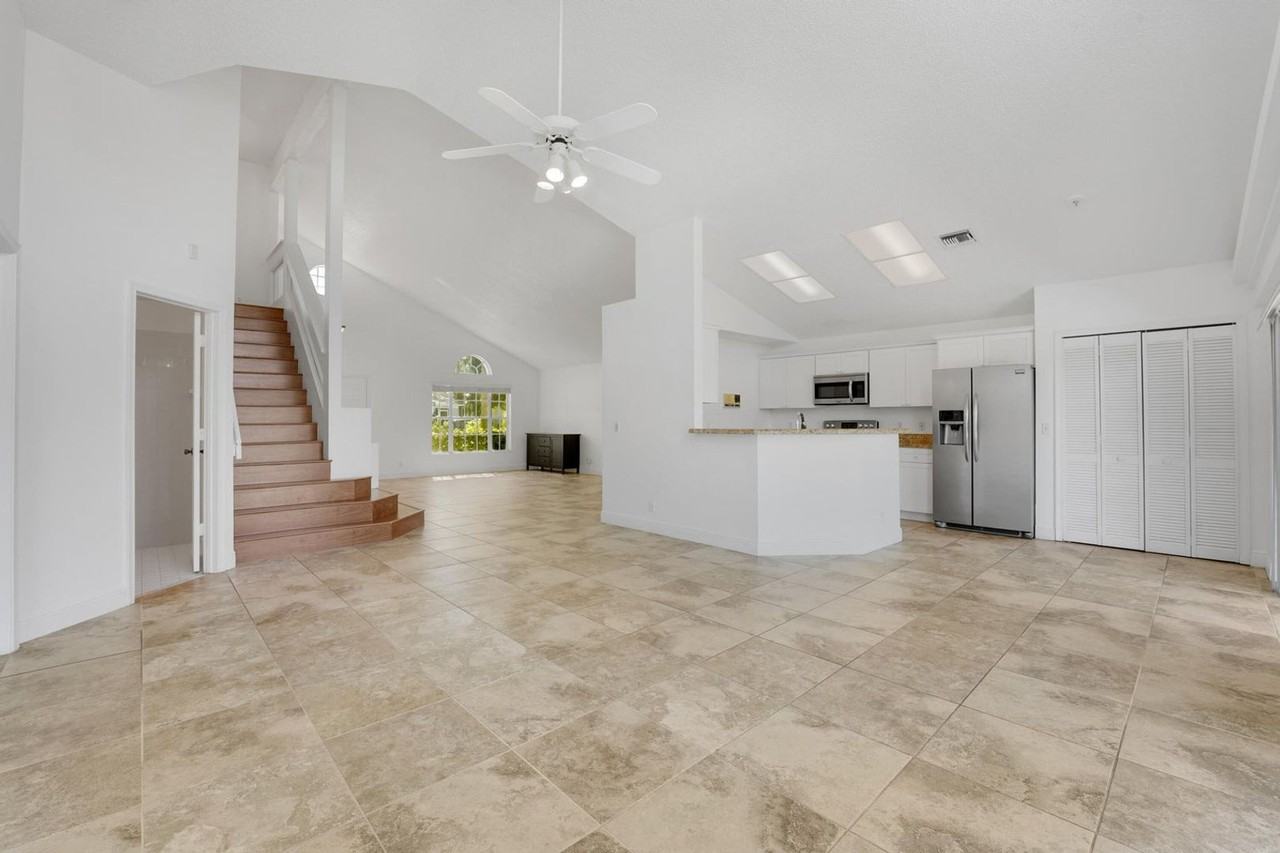 4355 Leicester Ct - Photo 3 of 17