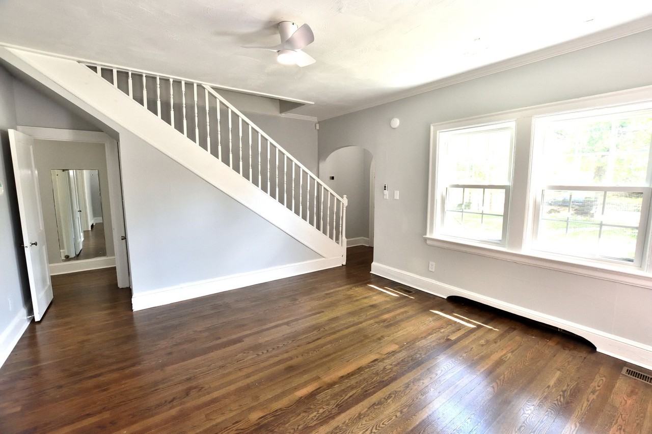 945 Sycamore St - Photo 3 of 20