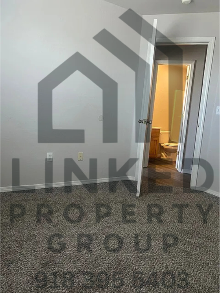 1718 E 67th Pl - Photo 4 of 10