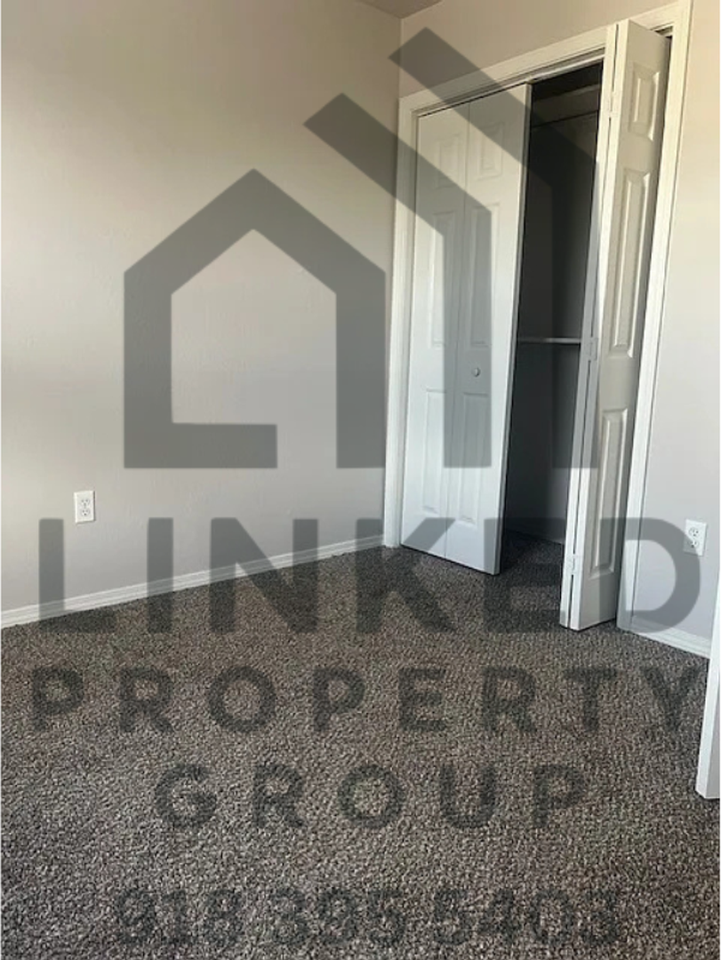 1718 E 67th Pl - Photo 6 of 10