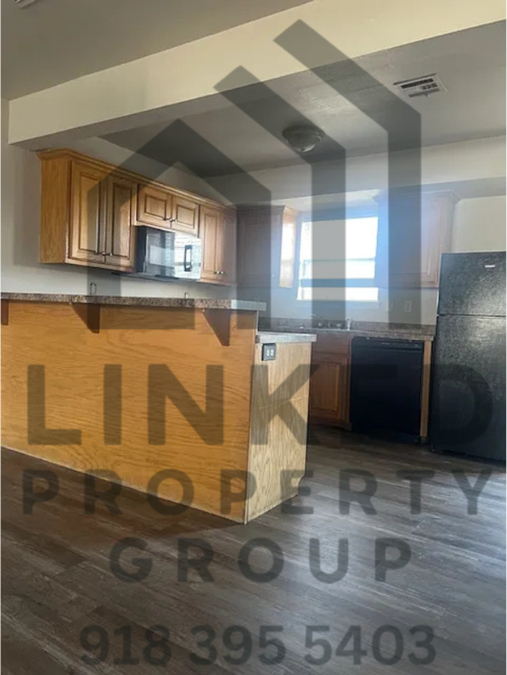 1718 E 67th Pl - Photo 7 of 10