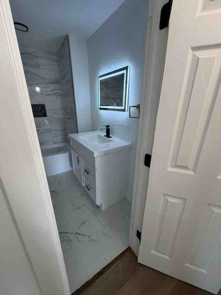 204 S 7th St - Photo 4 of 12