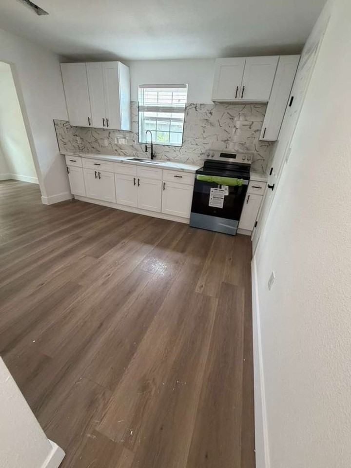 204 S 7th St - Photo 7 of 12