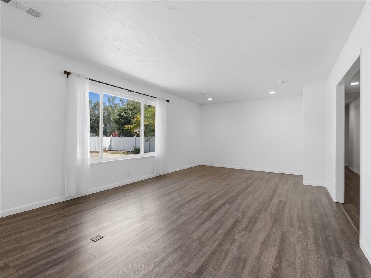 2224 N Bethel Ave - Photo 3 of 34