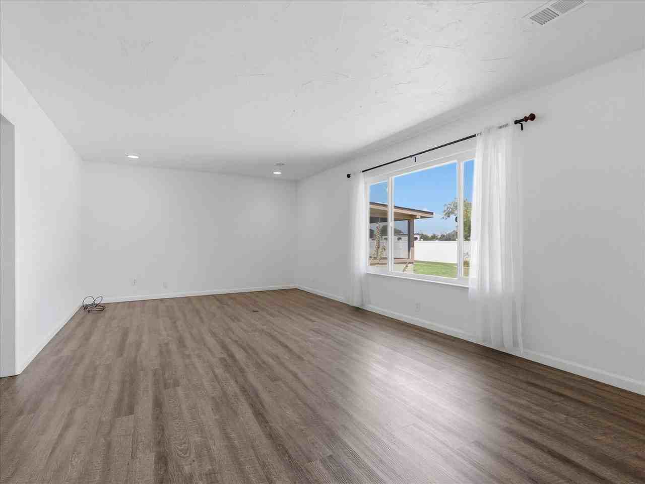 2224 N Bethel Ave - Photo 5 of 34