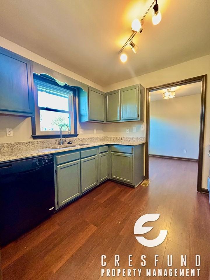 6727 Vaughn Rd - Photo 4 of 25