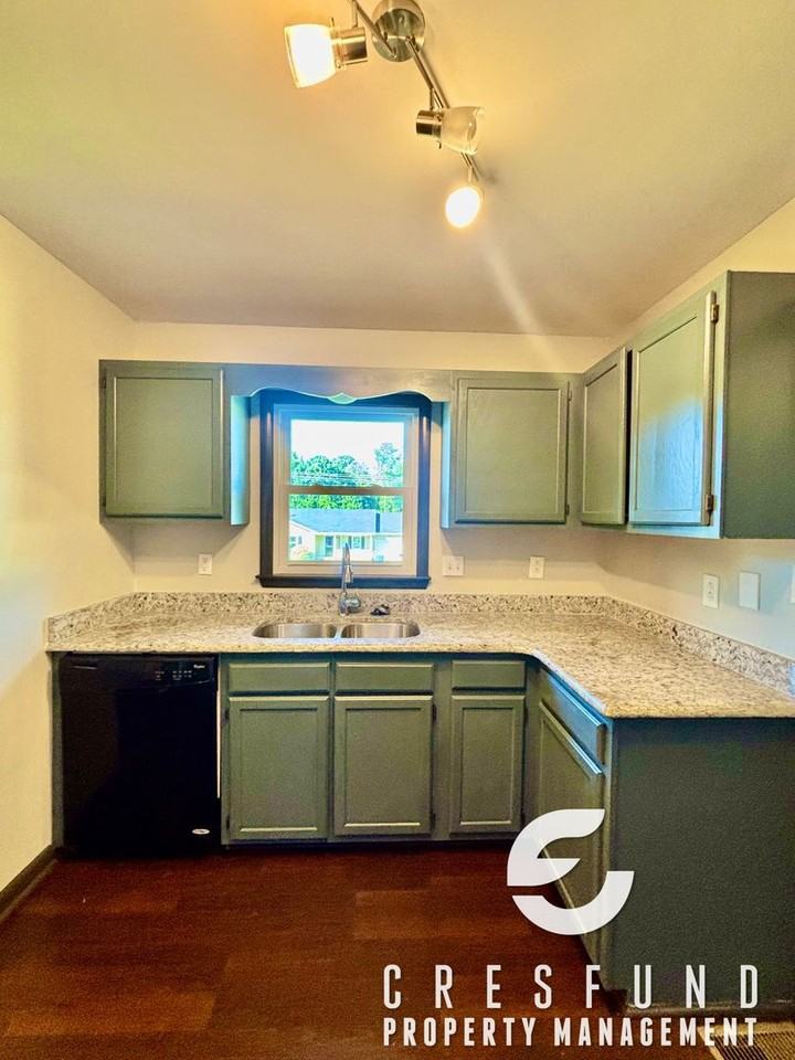 6727 Vaughn Rd - Photo 5 of 25