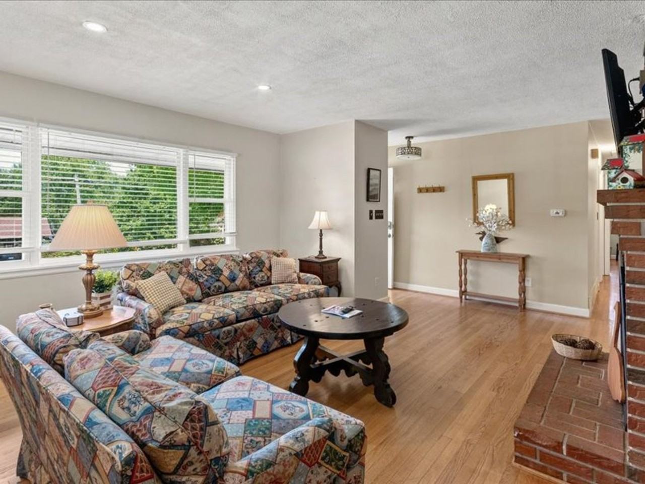 549 N Country Club Rd - Photo 2 of 15