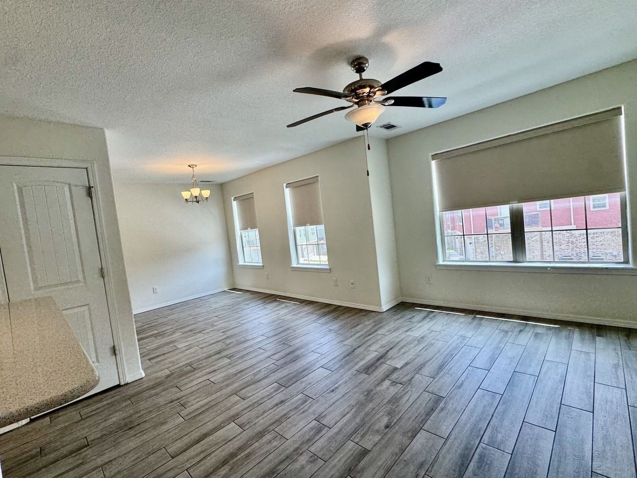 279 S Breakwater Ln - Photo 3 of 19