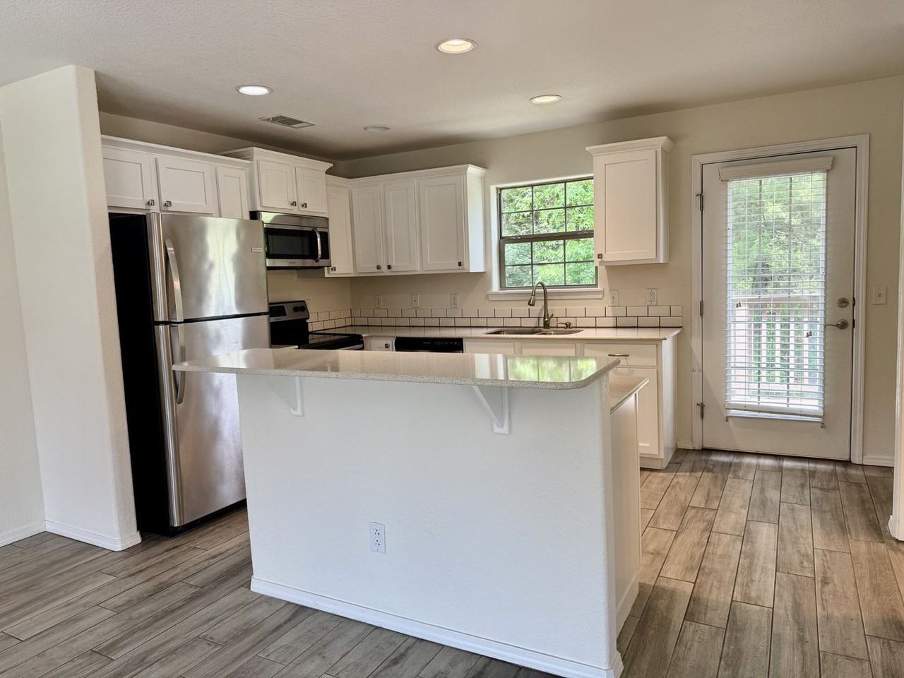 279 S Breakwater Ln - Photo 4 of 19