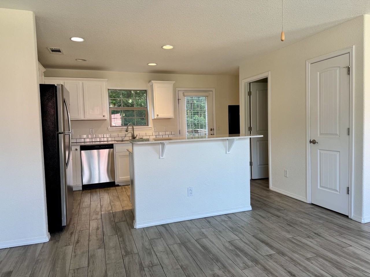 279 S Breakwater Ln - Photo 6 of 19