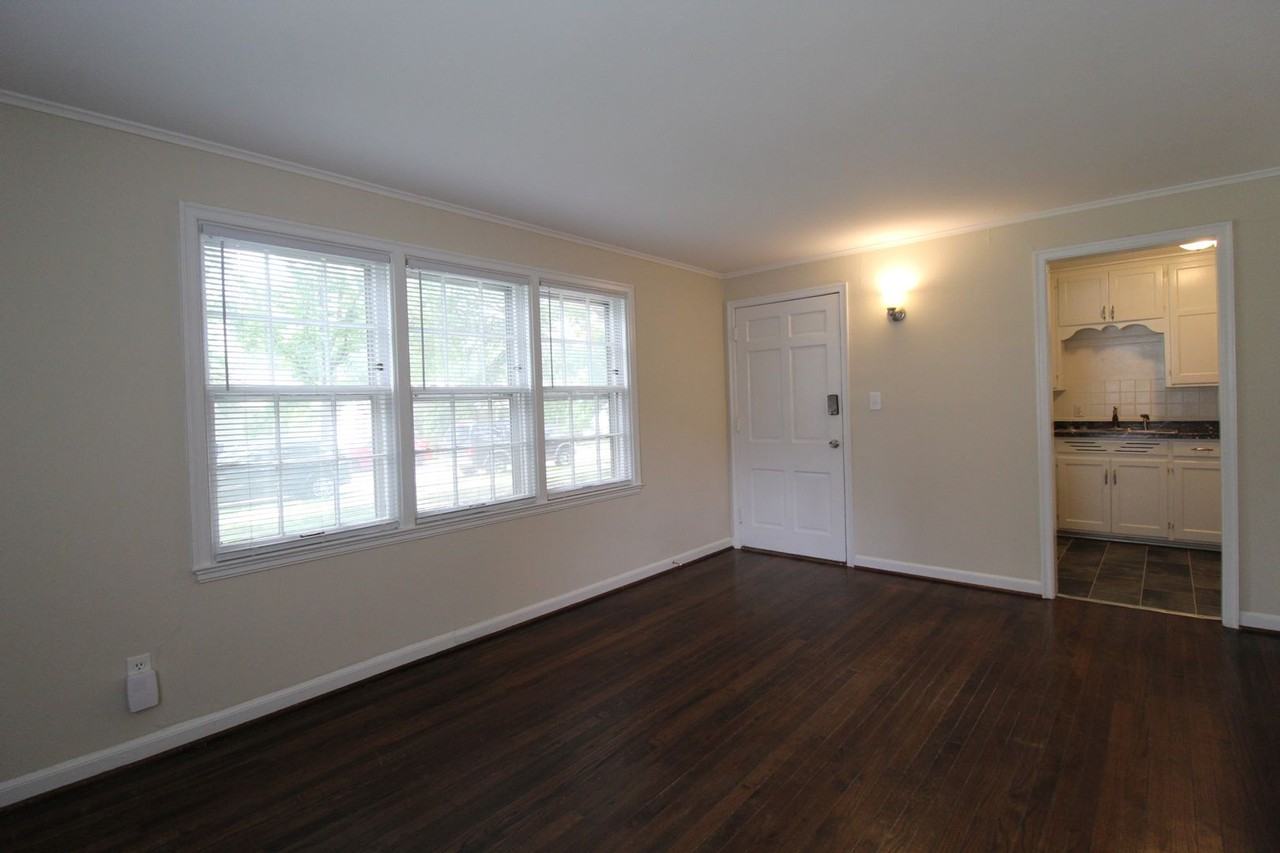 4420 S Parkway Dr - Photo 3 of 8