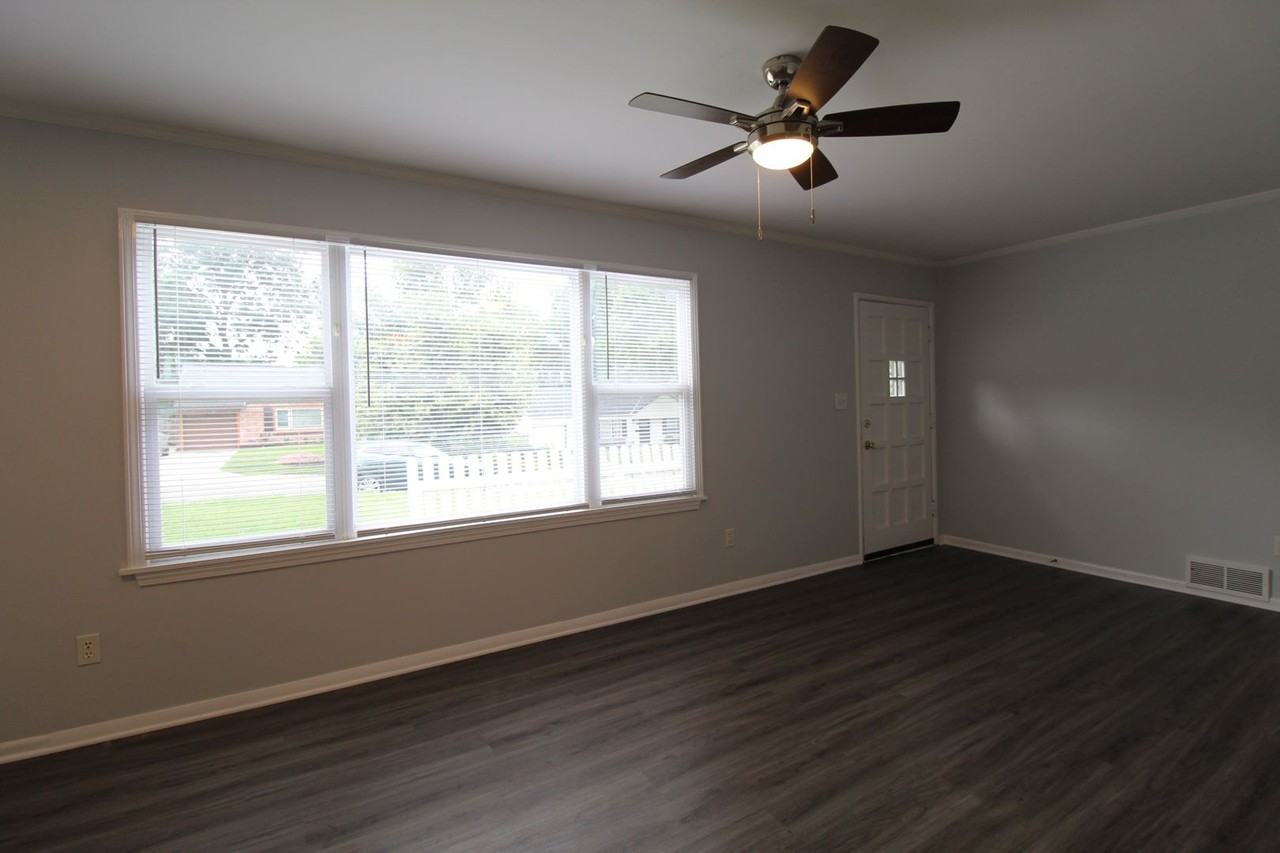 2722 W 76th St - Photo 4 of 17
