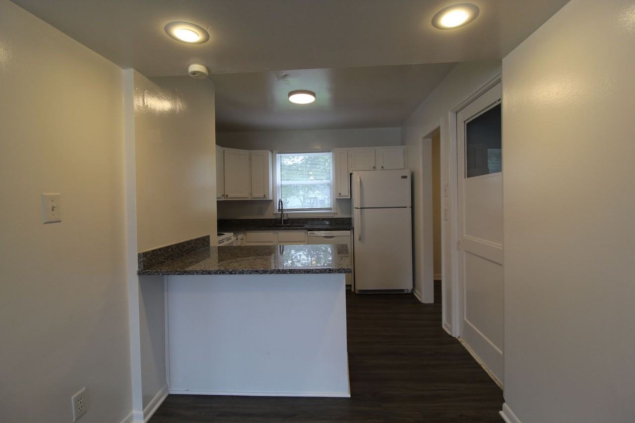 2722 W 76th St - Photo 6 of 17