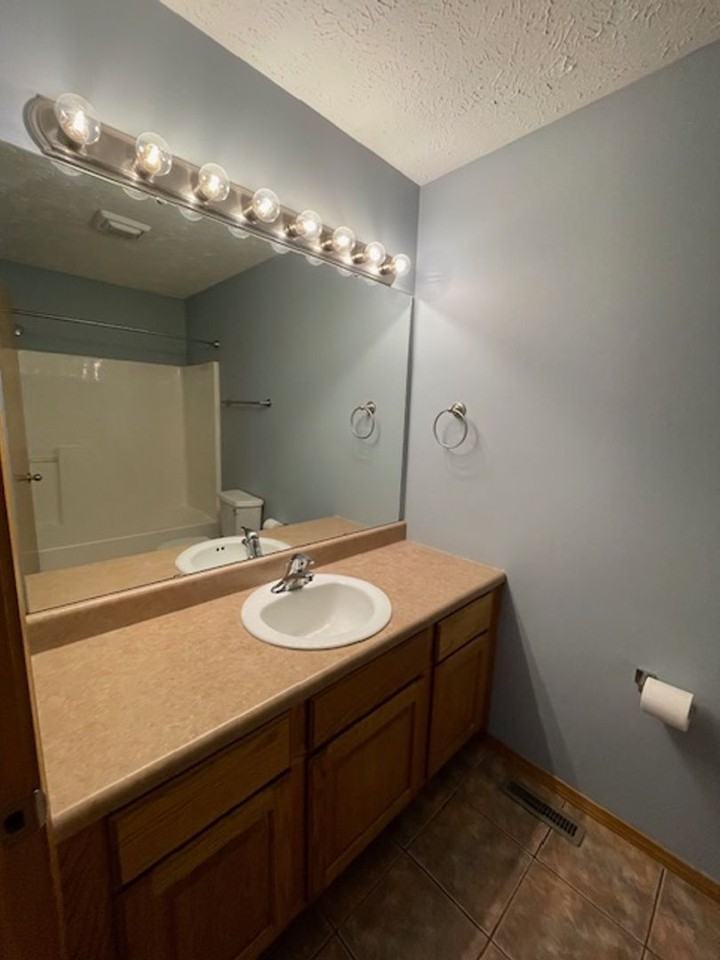 834 S Mahn Ave - Photo 2 of 44