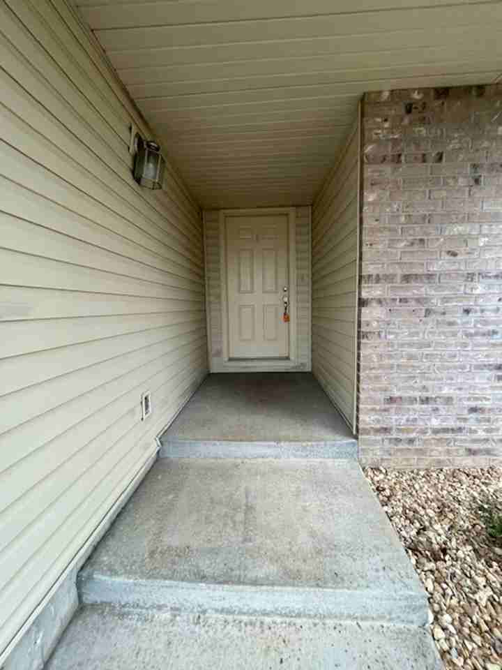 834 S Mahn Ave - Photo 4 of 44