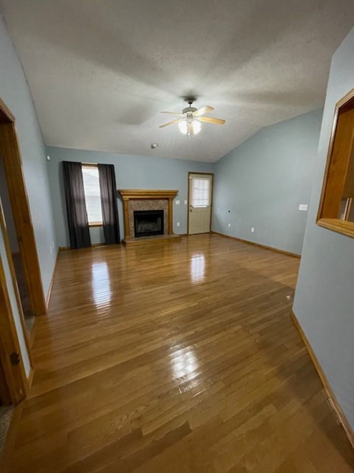 834 S Mahn Ave - Photo 6 of 44