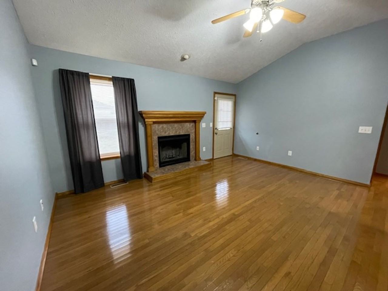 834 S Mahn Ave - Photo 7 of 44