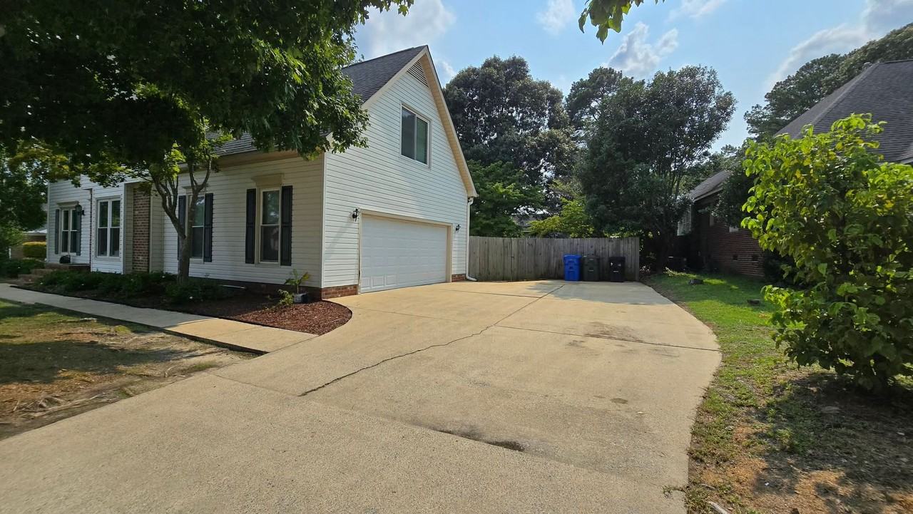 4488 Penhurst Ct - Photo 4 of 48