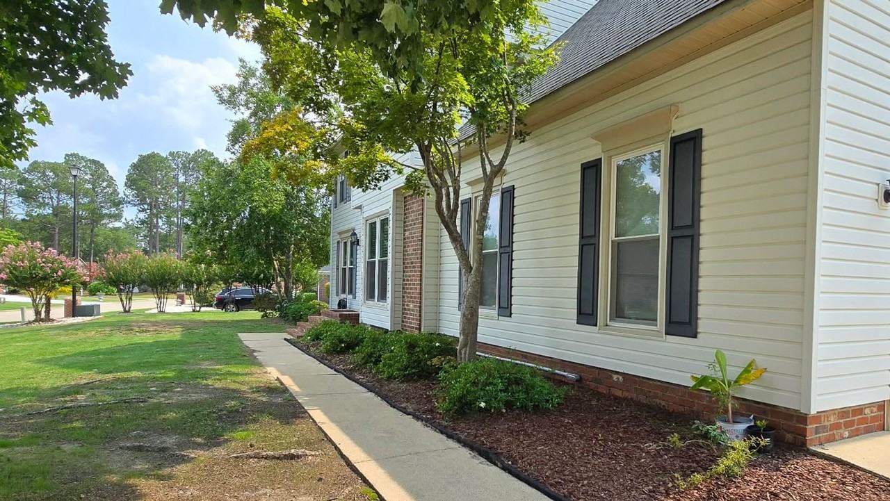4488 Penhurst Ct - Photo 5 of 48