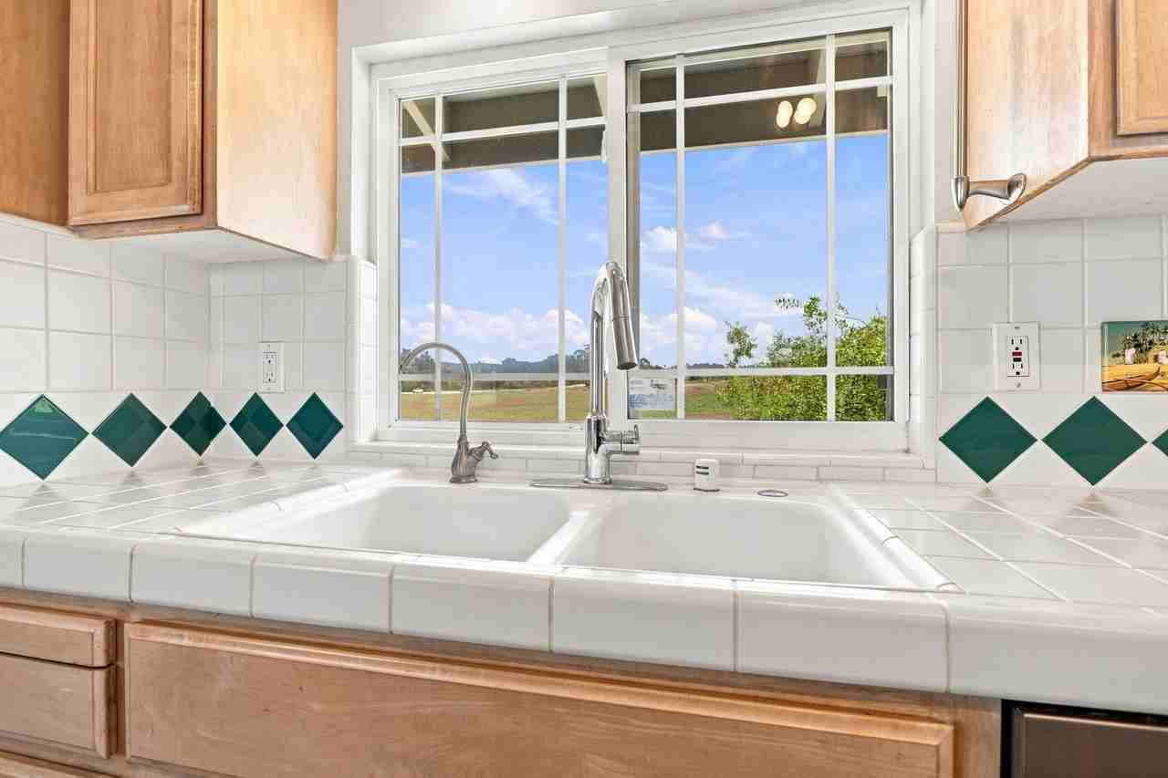 117 Holiday Dr - Photo 3 of 16