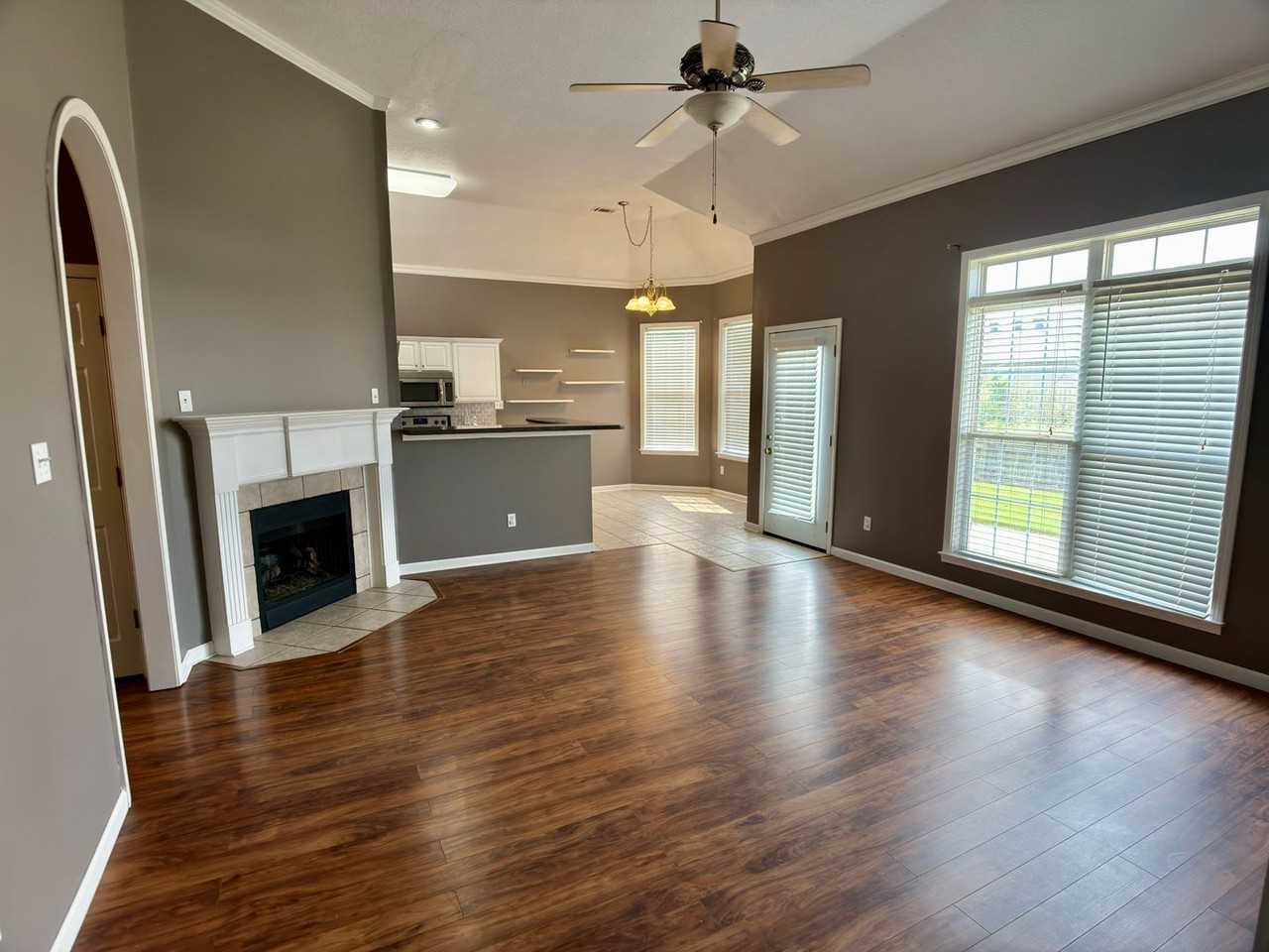 5104 Deerfield Dr - Photo 4 of 19