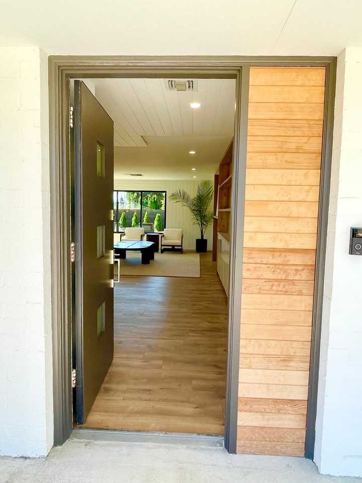 9827 Belfair Rd - Photo 2 of 21