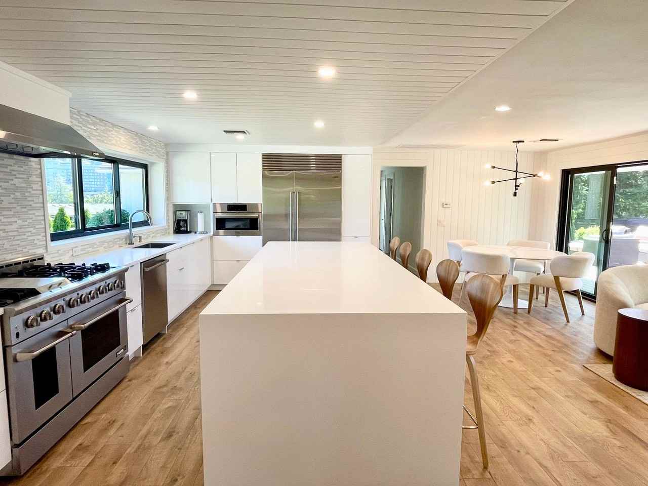 9827 Belfair Rd - Photo 3 of 21