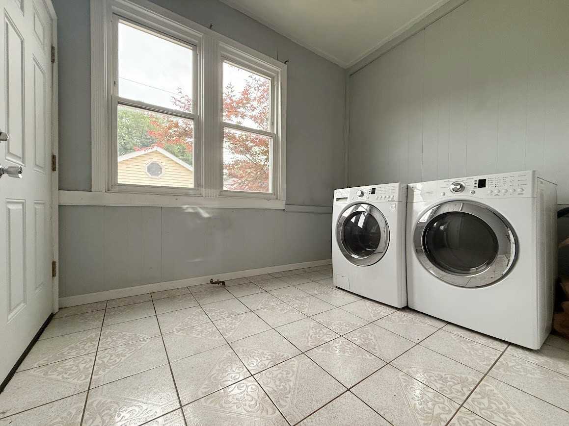 4527 N Christiana Floor 1 - Photo 7 of 8