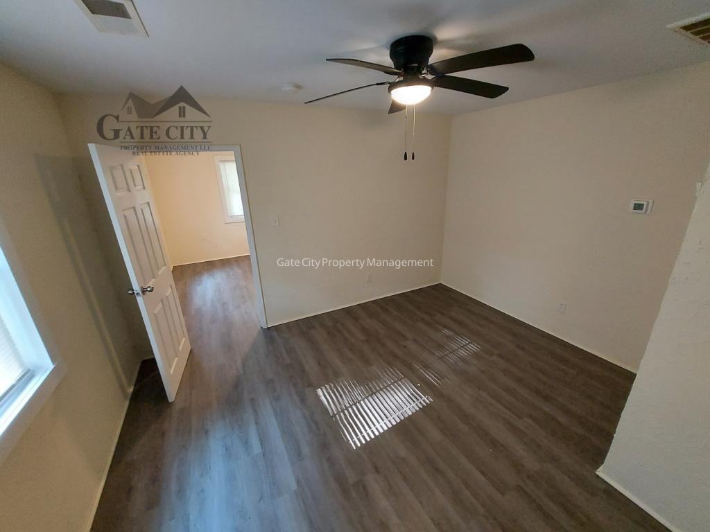 1513 Wendell Ave Apt A - Photo 7 of 9