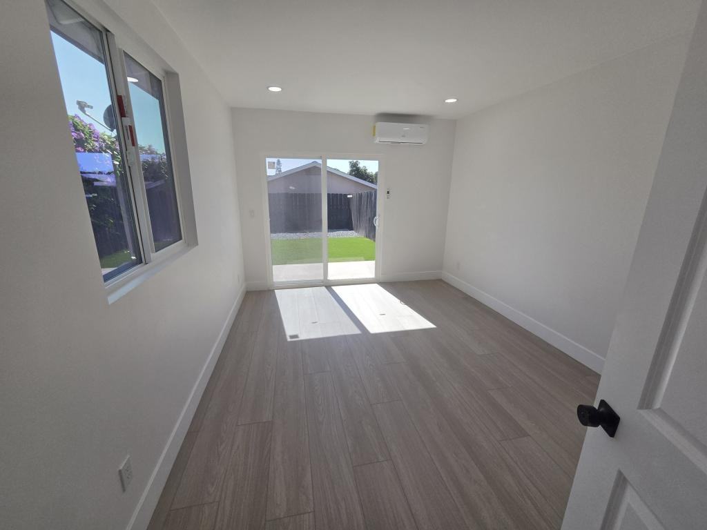 2838 Washington St - Photo 4 of 8