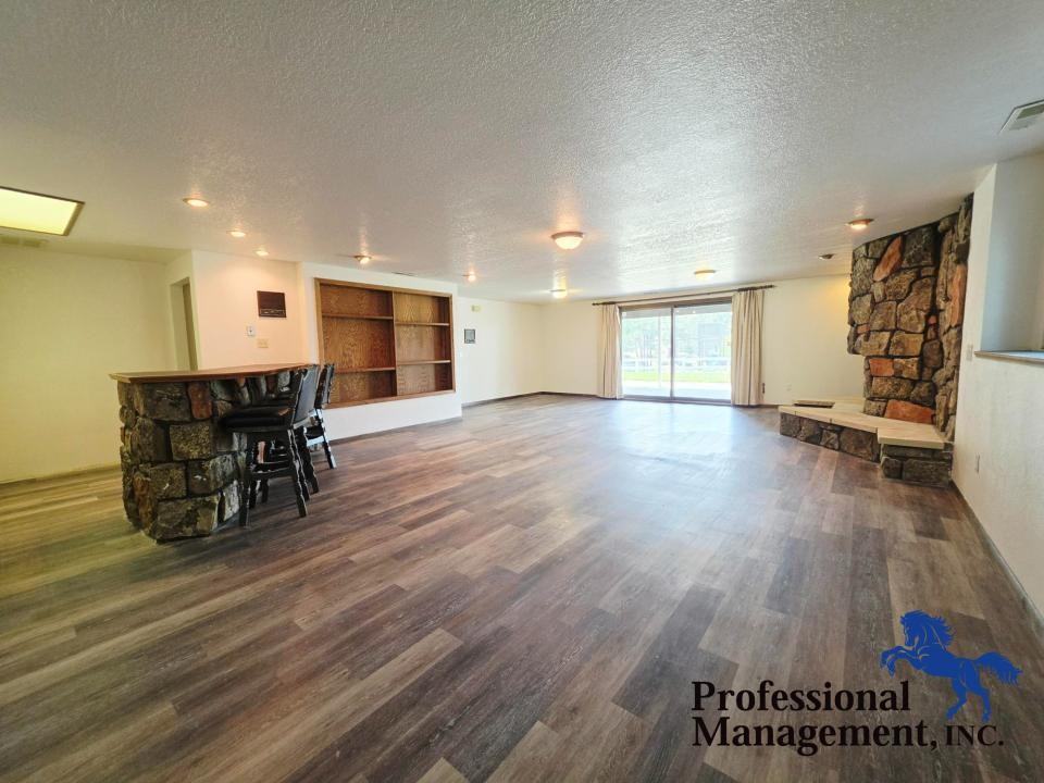 618 Sahara Dr - Photo 2 of 15