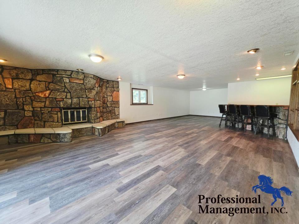 618 Sahara Dr - Photo 3 of 15
