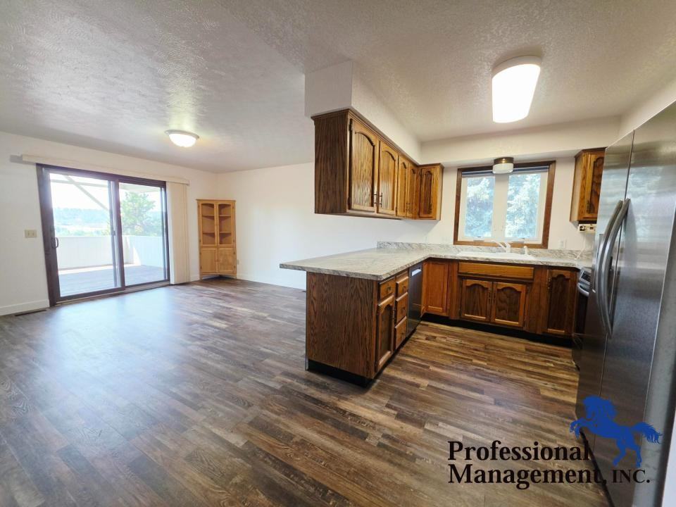 618 Sahara Dr - Photo 4 of 15