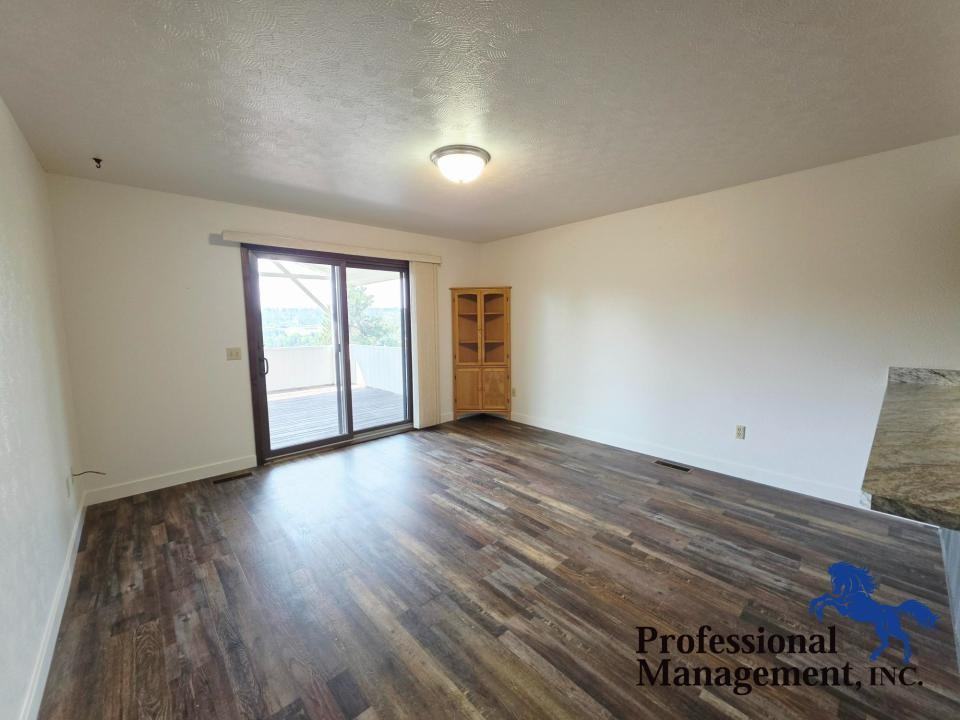 618 Sahara Dr - Photo 6 of 15